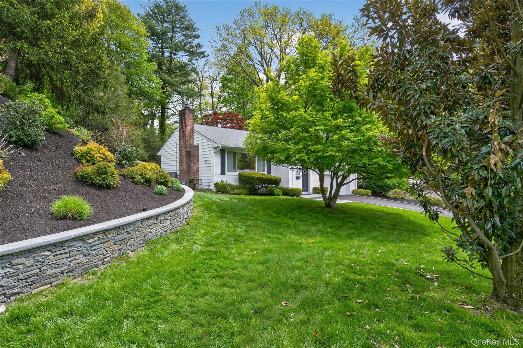 34 Bridge Road Manhasset, NY 11030 - Photo 22 of 31