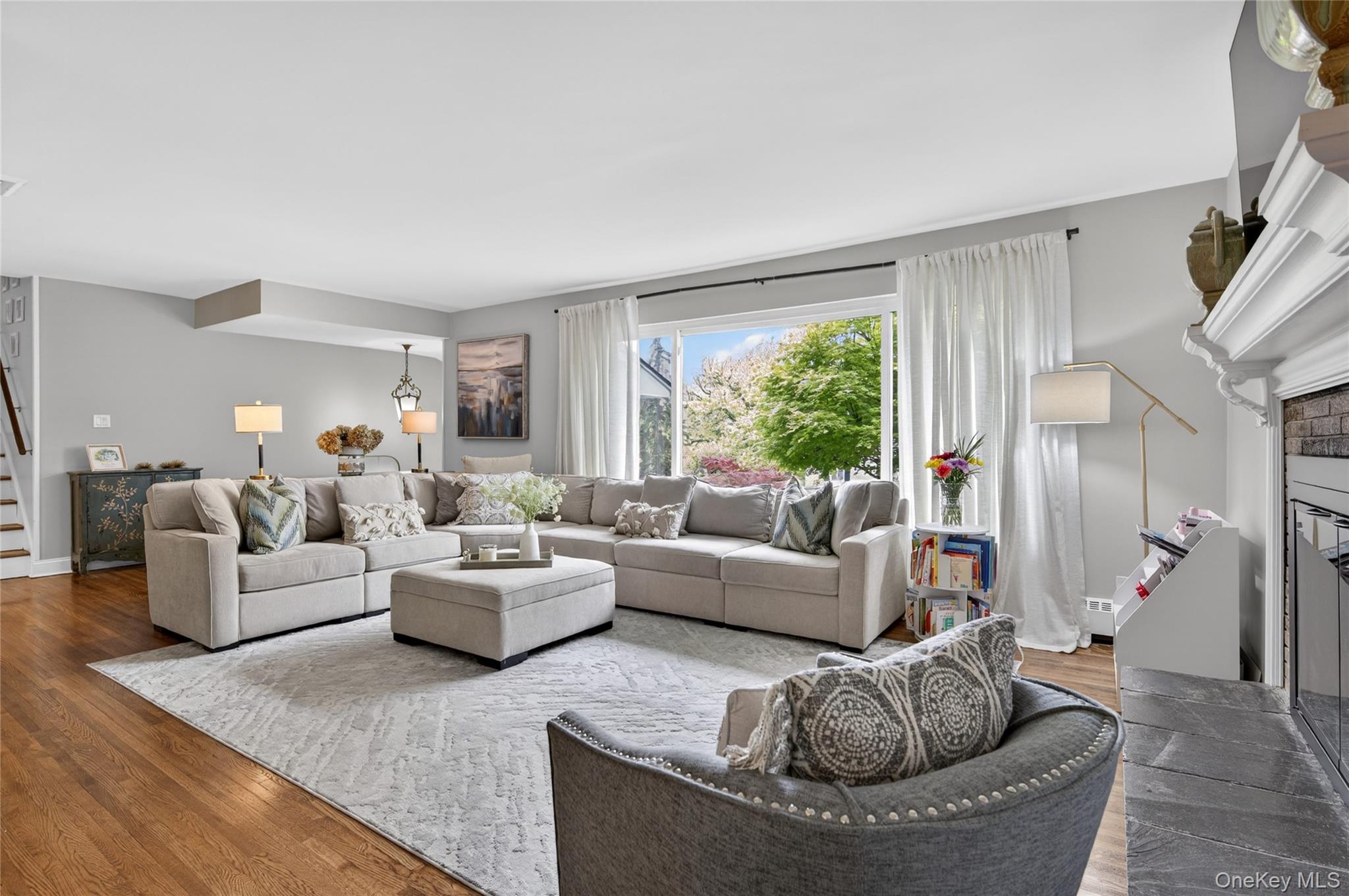 34 Bridge Road Manhasset, NY 11030 - Photo 6 of 31