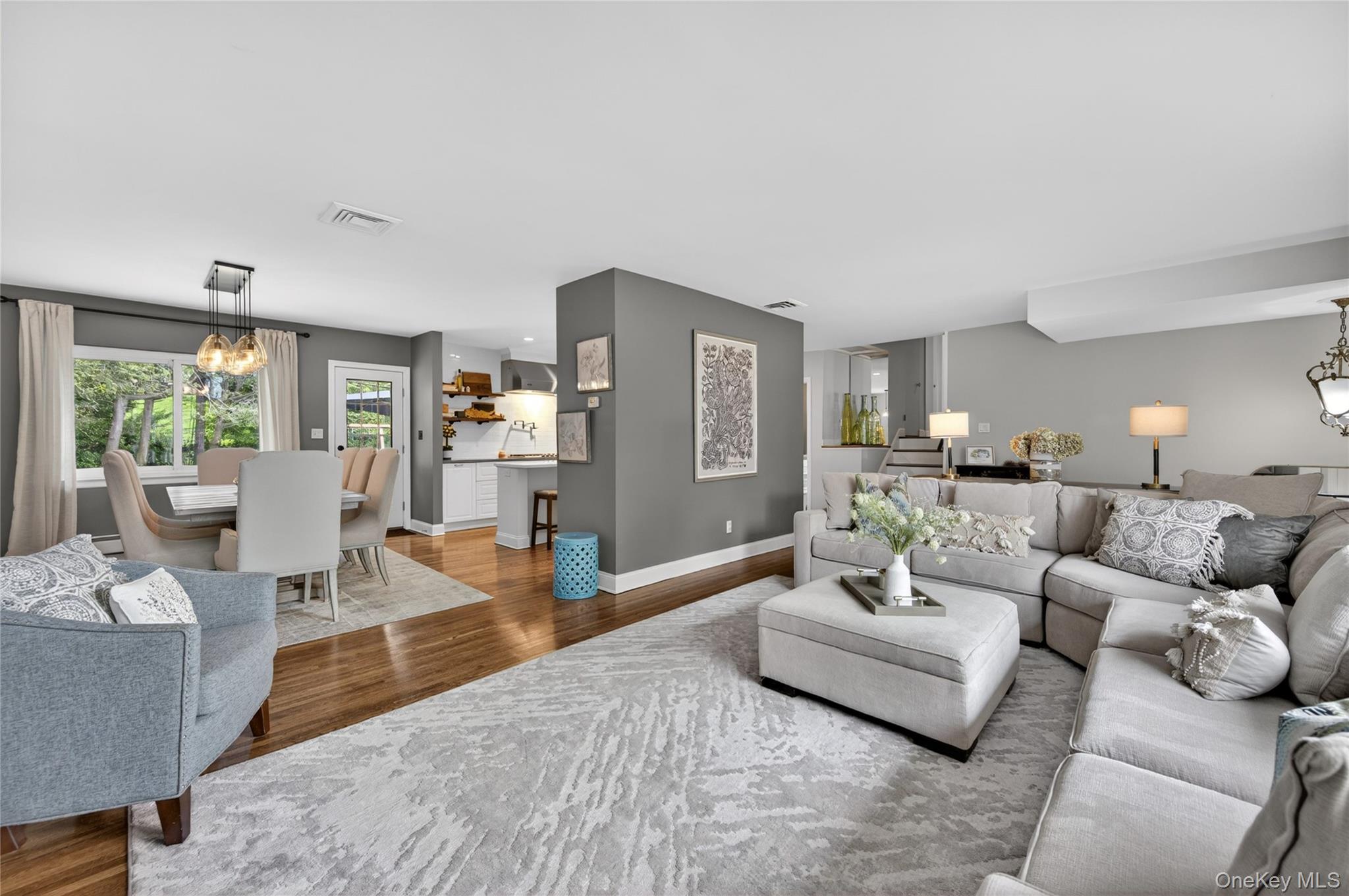 34 Bridge Road Manhasset, NY 11030 - Photo 7 of 31