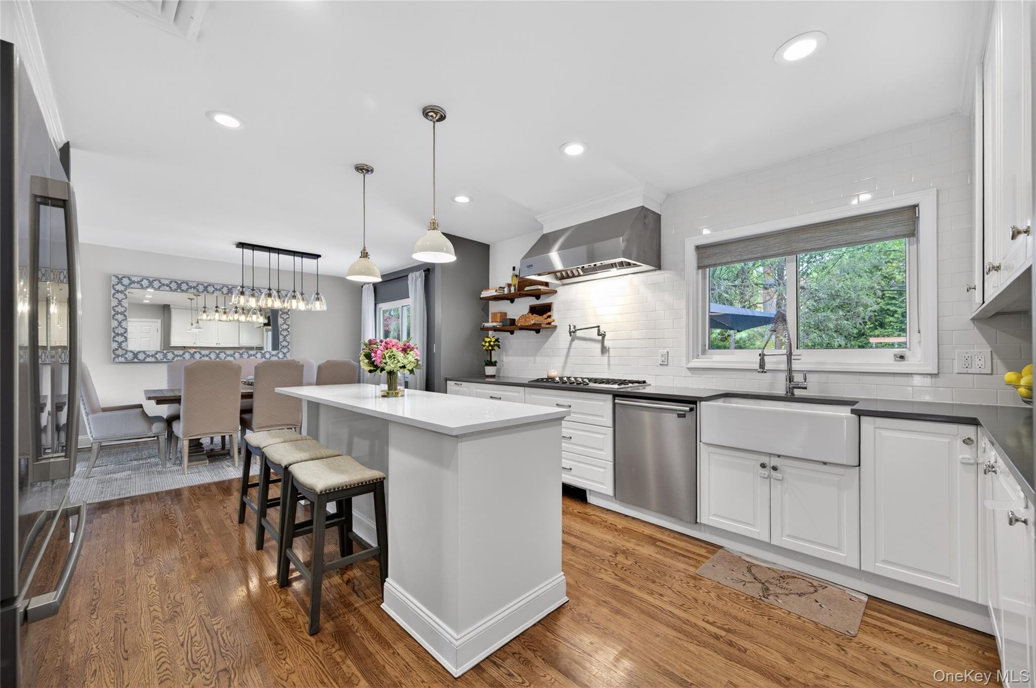 34 Bridge Road Manhasset, NY 11030 - Photo 9 of 31