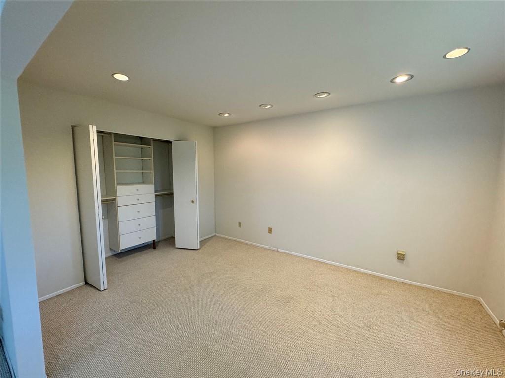 17 Rambling Brook Road Chappaqua, NY 10514 - Photo 15 of 32 Large bonus room attached to primary suite, has generously sized closet