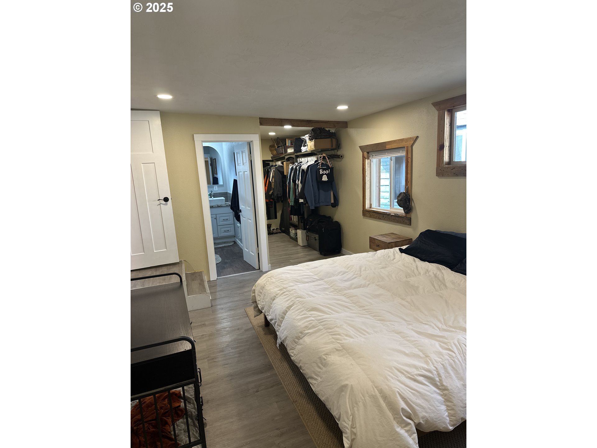 136010 Hwy 97 Crescent Crescent, OR 97733 - Photo 19 of 43 a bed room with a bed