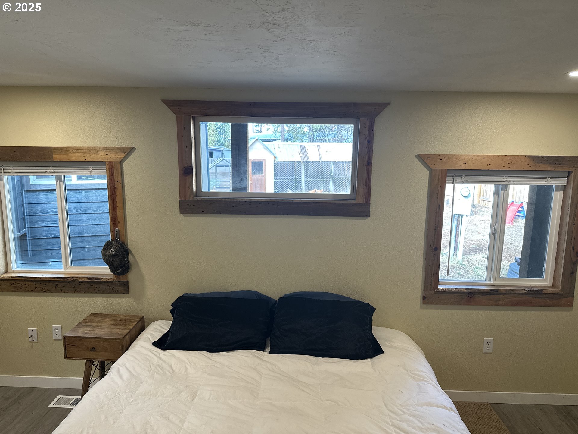 136010 Hwy 97 Crescent Crescent, OR 97733 - Photo 21 of 43 a bedroom with a bed and a window