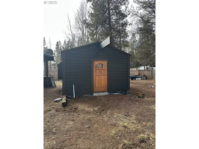 $249,900 | 136010 Hwy 97 Crescent, Crescent, OR 97733