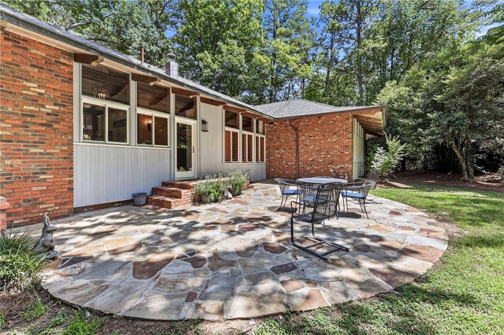 1403 Springdale Road Gainesville, GA 30501 - Photo 14 of 82