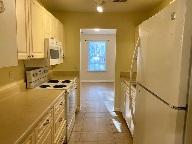 8007 Vermont Road North Charleston, SC 29418 - Photo 11 of 22 Kitchen