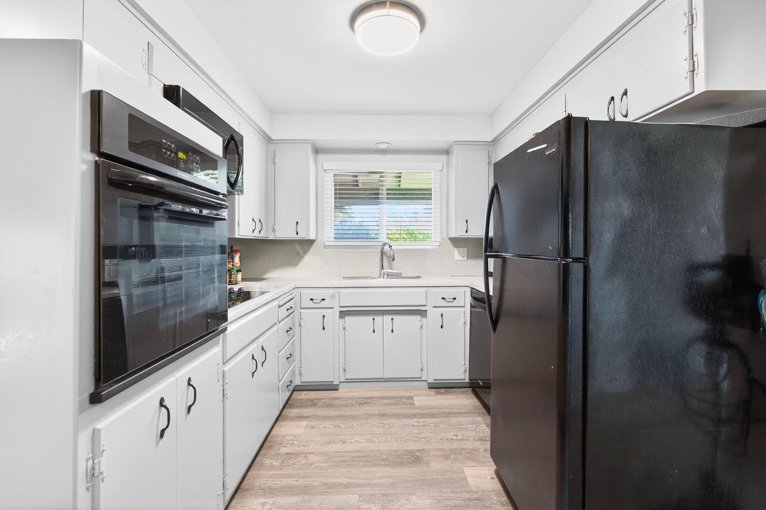 2337 Corbin Lane Lodi, CA 95242 - Photo 12 of 34 a kitchen with granite countertop a refrigerator and a stove