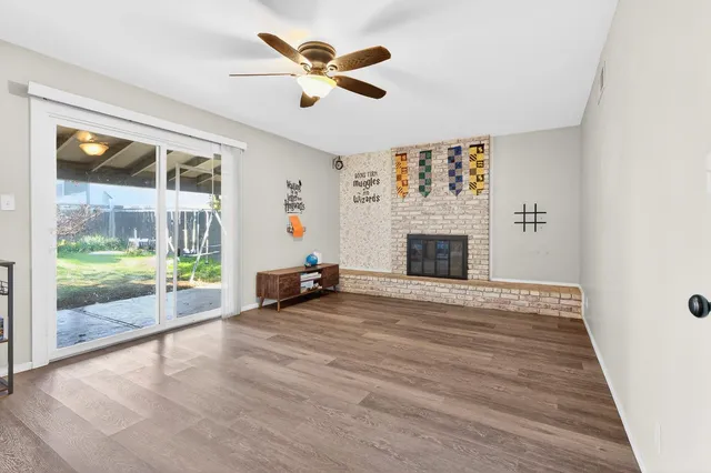 a view of a livingroom with furniture and a ceiling fan
