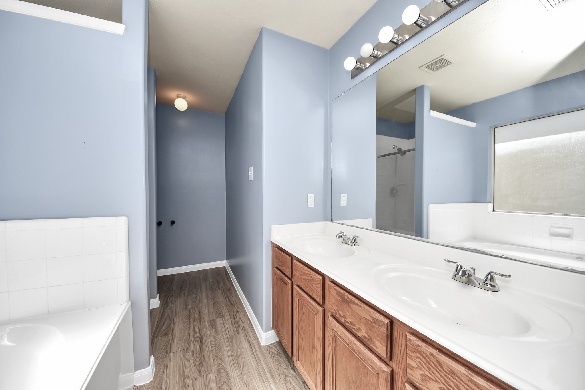 21630 Falvel Sunset Court Spring, TX 77388 - Photo 17 of 23 Primary Bathroom