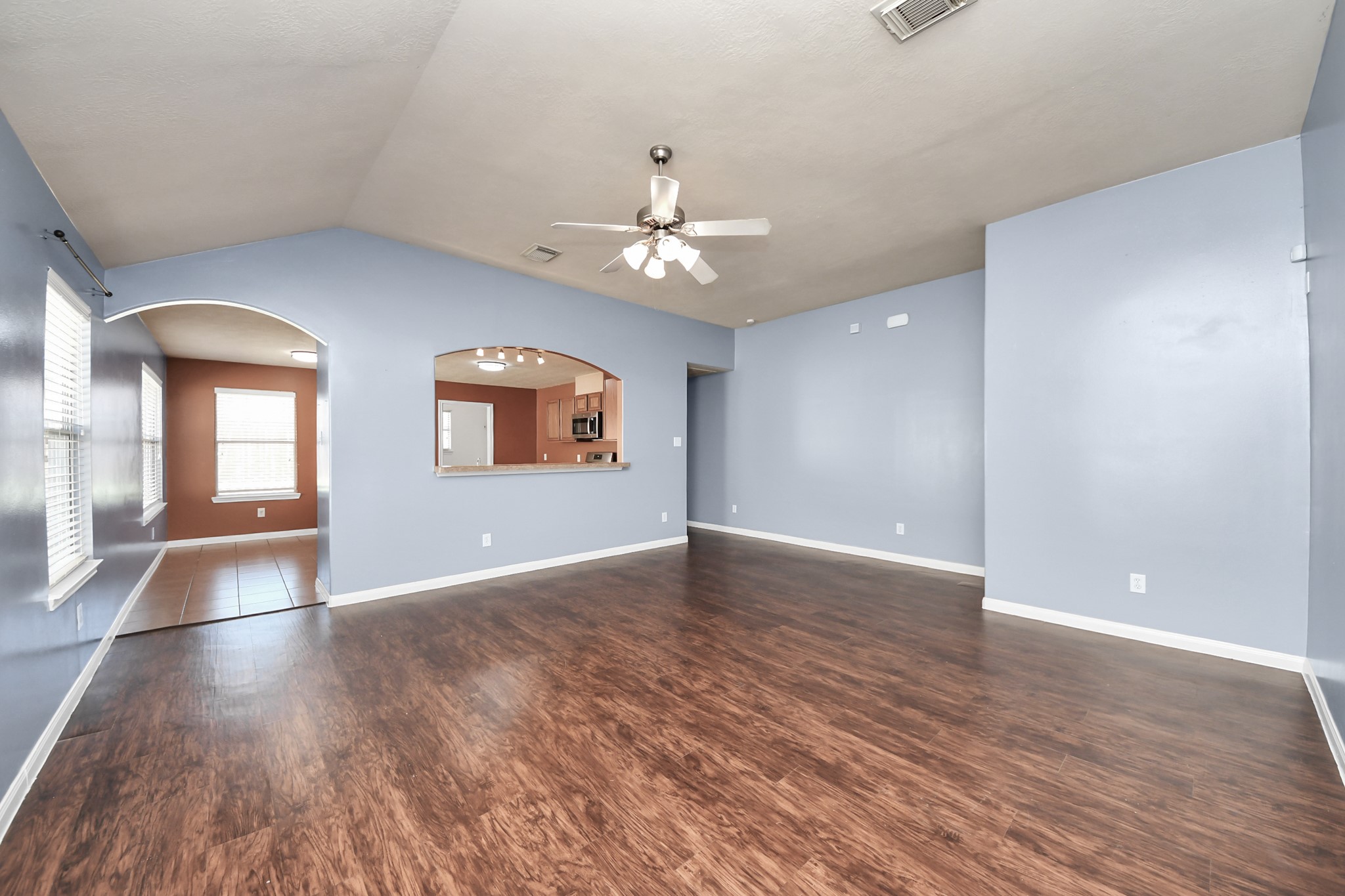 21630 Falvel Sunset Court Spring, TX 77388 - Photo 5 of 23 Living room