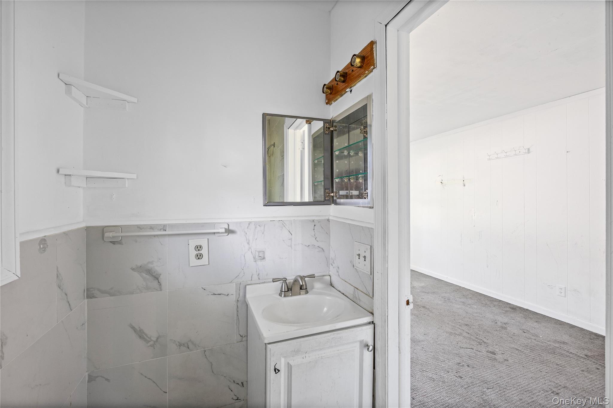 426 Riverleigh Avenue Riverside, NY 11901 - Photo 26 of 43