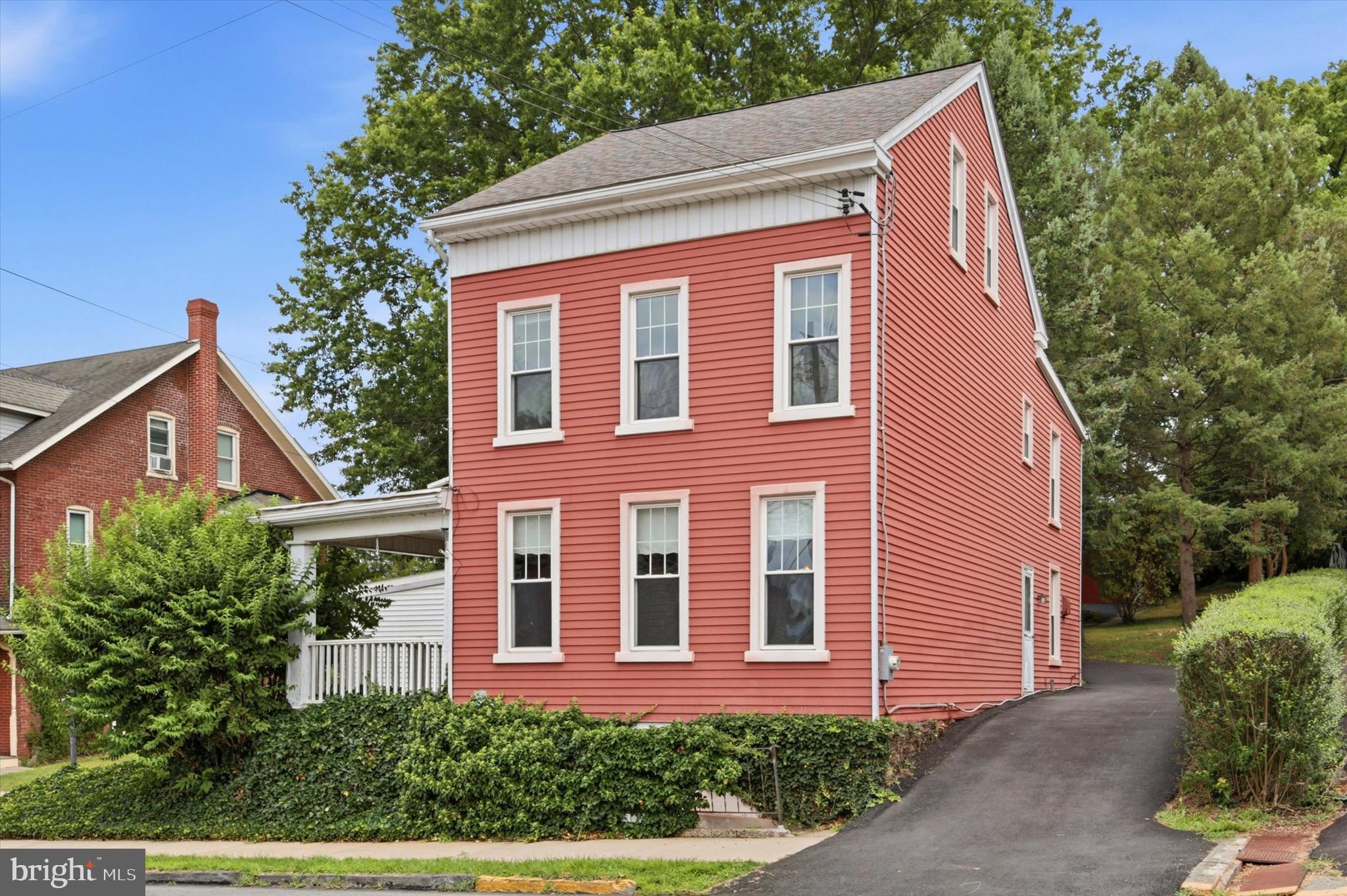 250 New Street Spring City, PA 19475 - Photo 3 of 26 Gallery Image 3