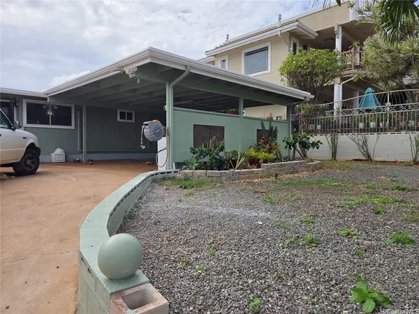 $3,800 | 94-366 Kipou Street, Waipahu, HI 96797