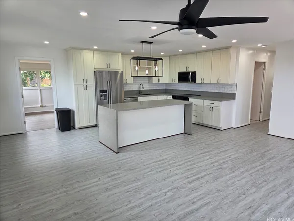 $3,800 | 94-366 Kipou Street, Waipahu, HI 96797