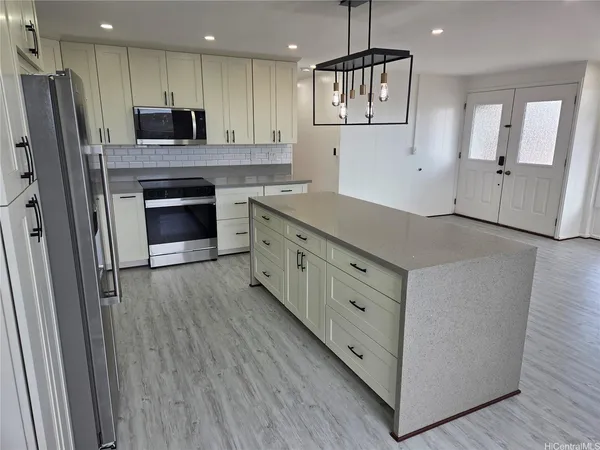 $3,800 | 94-366 Kipou Street, Waipahu, HI 96797