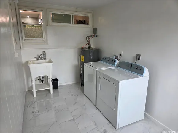 $3,800 | 94-366 Kipou Street, Waipahu, HI 96797