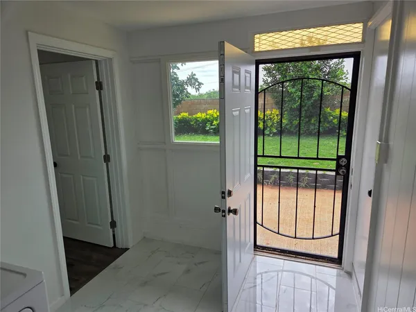 $3,800 | 94-366 Kipou Street, Waipahu, HI 96797