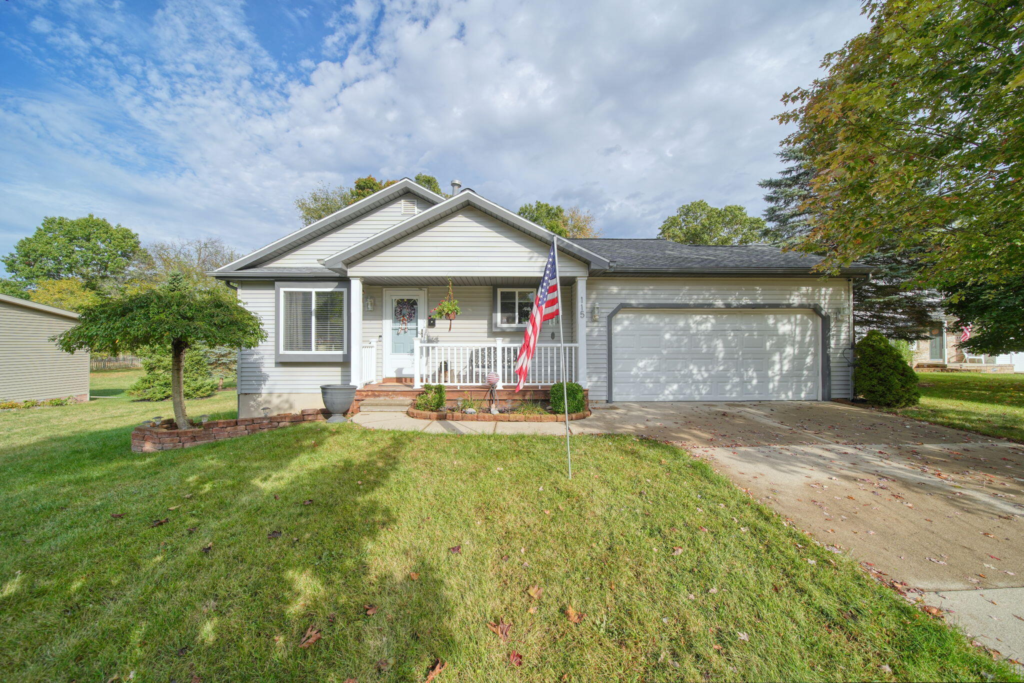 115 Ridgeview Court Grass Lake, MI 49240 - Photo 2 of 42 3-web-or-mls-DSC02857_HDR