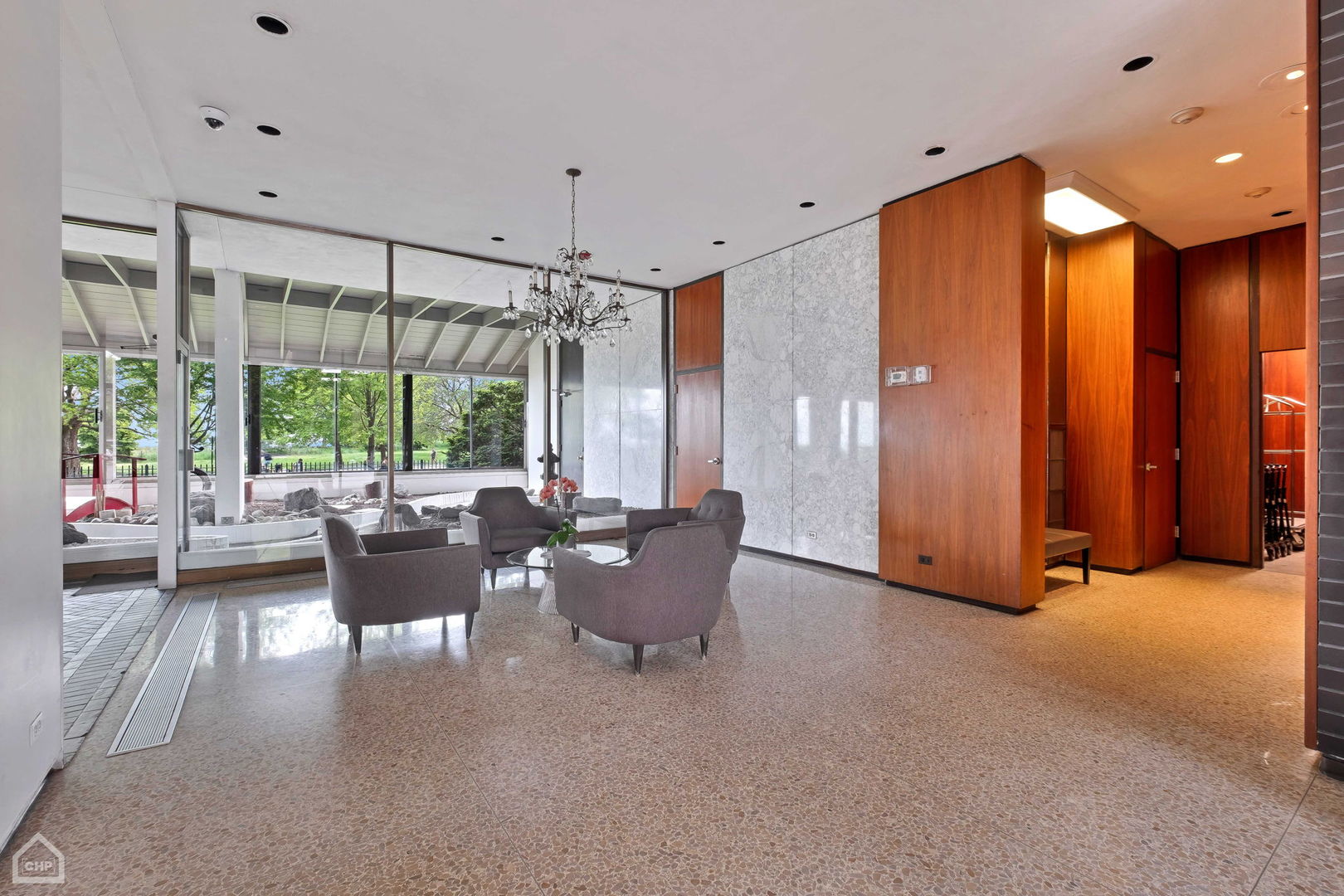 5733 North Sheridan Road, Unit 25C Chicago, IL 60660 - Photo 19 of 39 a living room with furniture and a large window