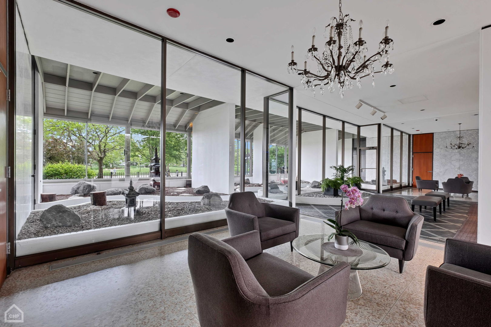 5733 North Sheridan Road, Unit 25C Chicago, IL 60660 - Photo 20 of 39 a living room with furniture and a large window