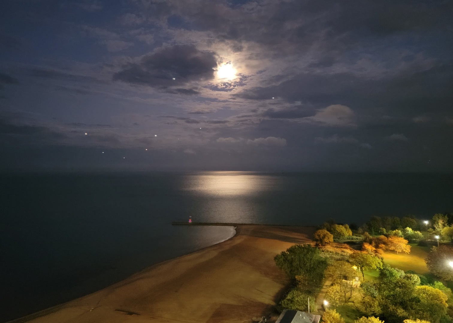 5733 North Sheridan Road, Unit 25C Chicago, IL 60660 - Photo 28 of 39 a sunset view