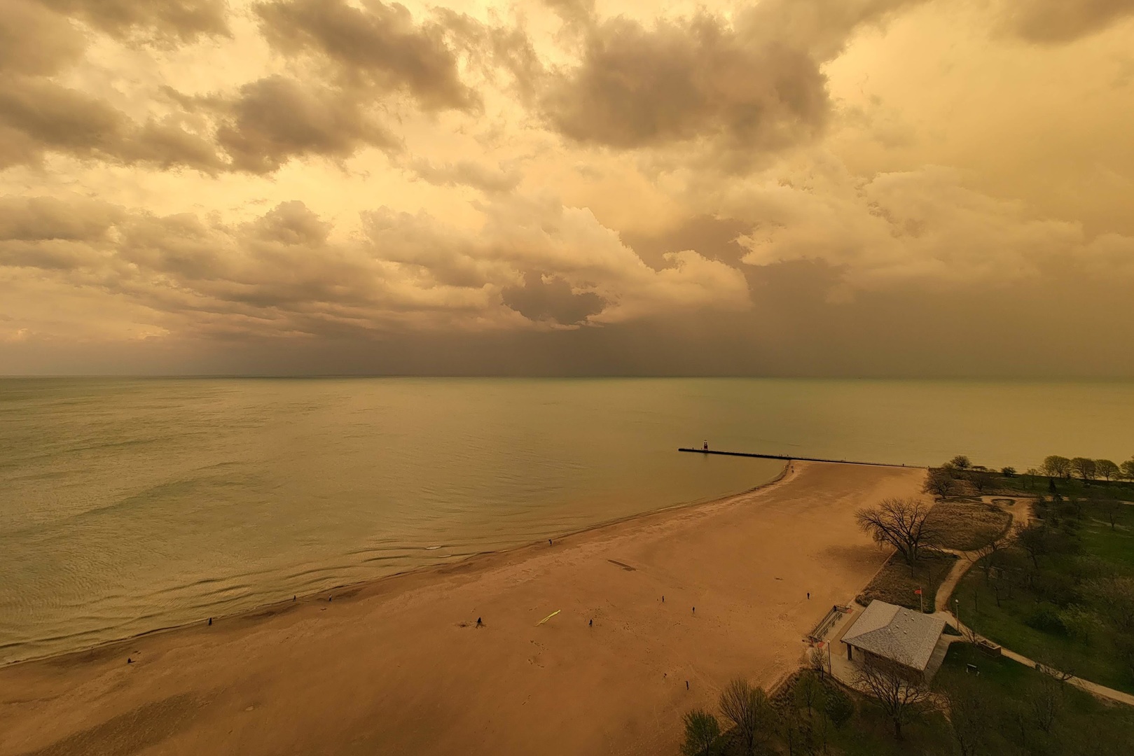 5733 North Sheridan Road, Unit 25C Chicago, IL 60660 - Photo 29 of 39 a view of an ocean