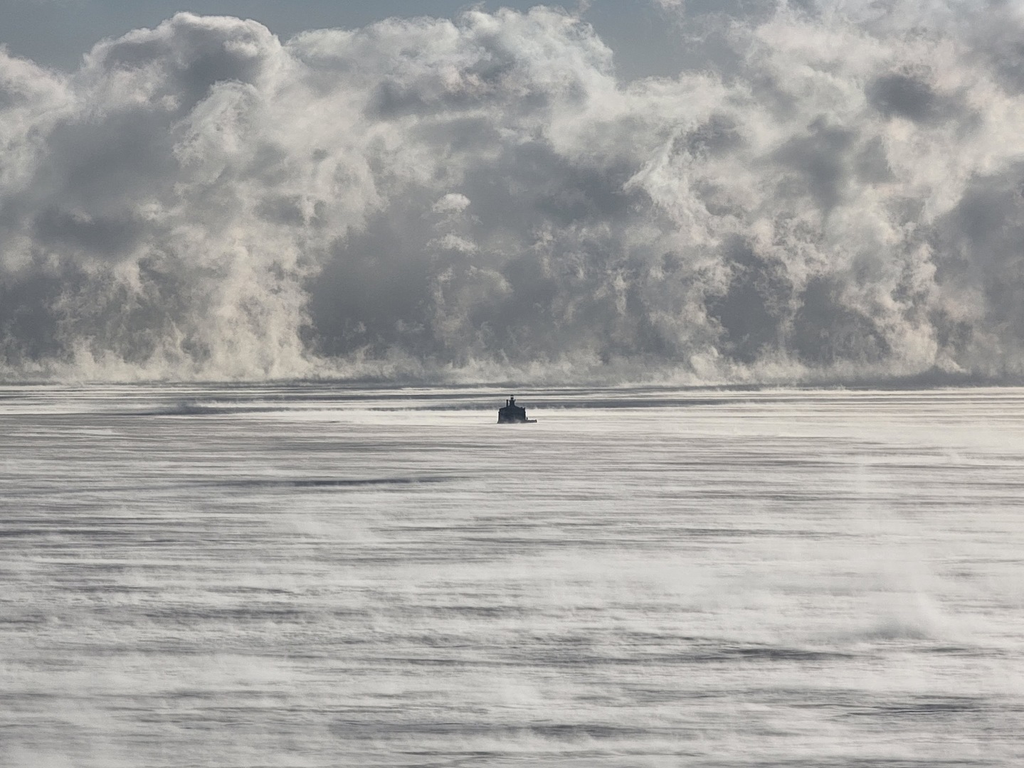 5733 North Sheridan Road, Unit 25C Chicago, IL 60660 - Photo 34 of 39 a view of empty room with floor