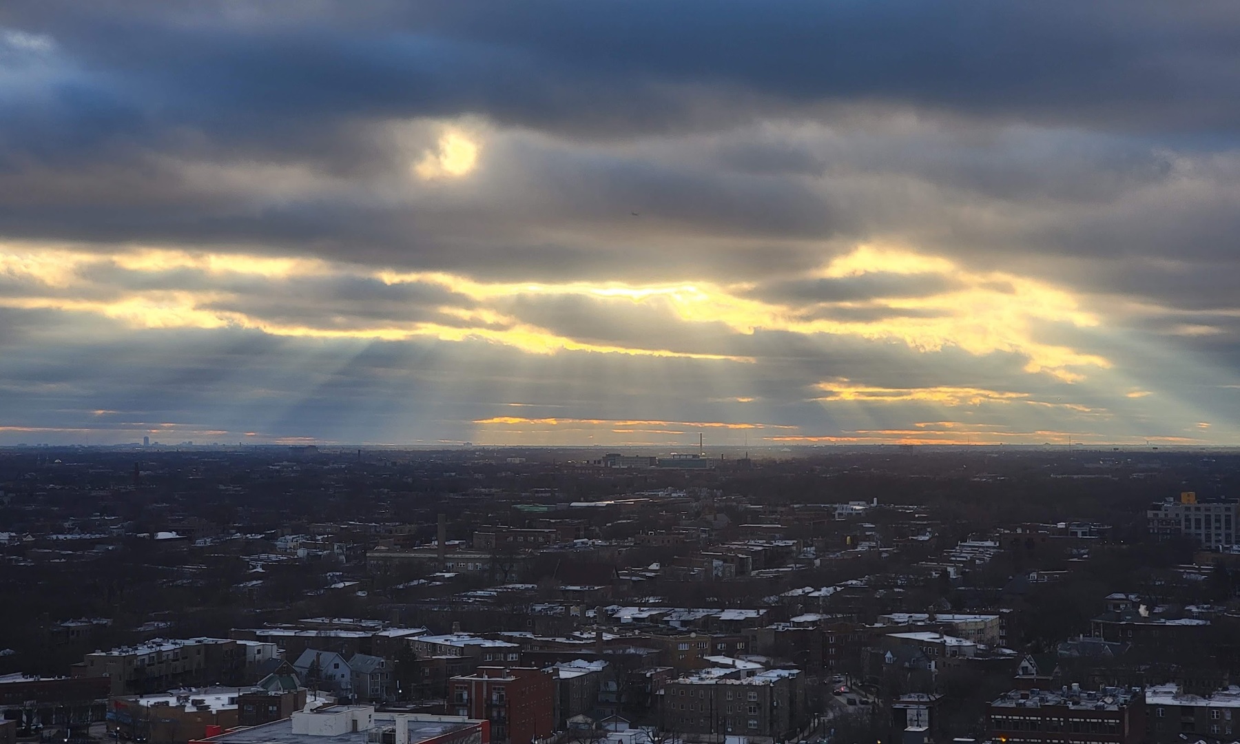 5733 North Sheridan Road, Unit 25C Chicago, IL 60660 - Photo 37 of 39 a view of sunset