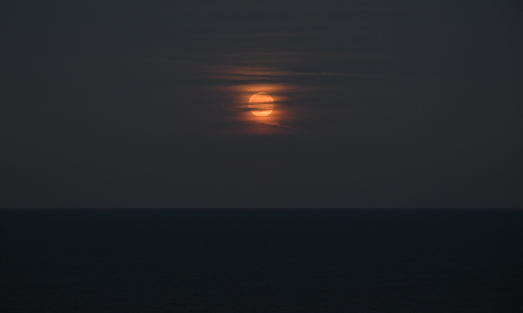 5733 North Sheridan Road, Unit 25C Chicago, IL 60660 - Photo 38 of 39 a view of room that has a window