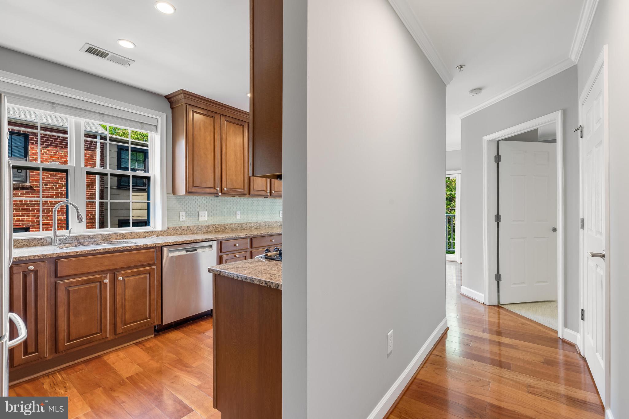 1423 North Rhodes Street, Unit 201 Arlington, VA 22209 - Photo 12 of 30