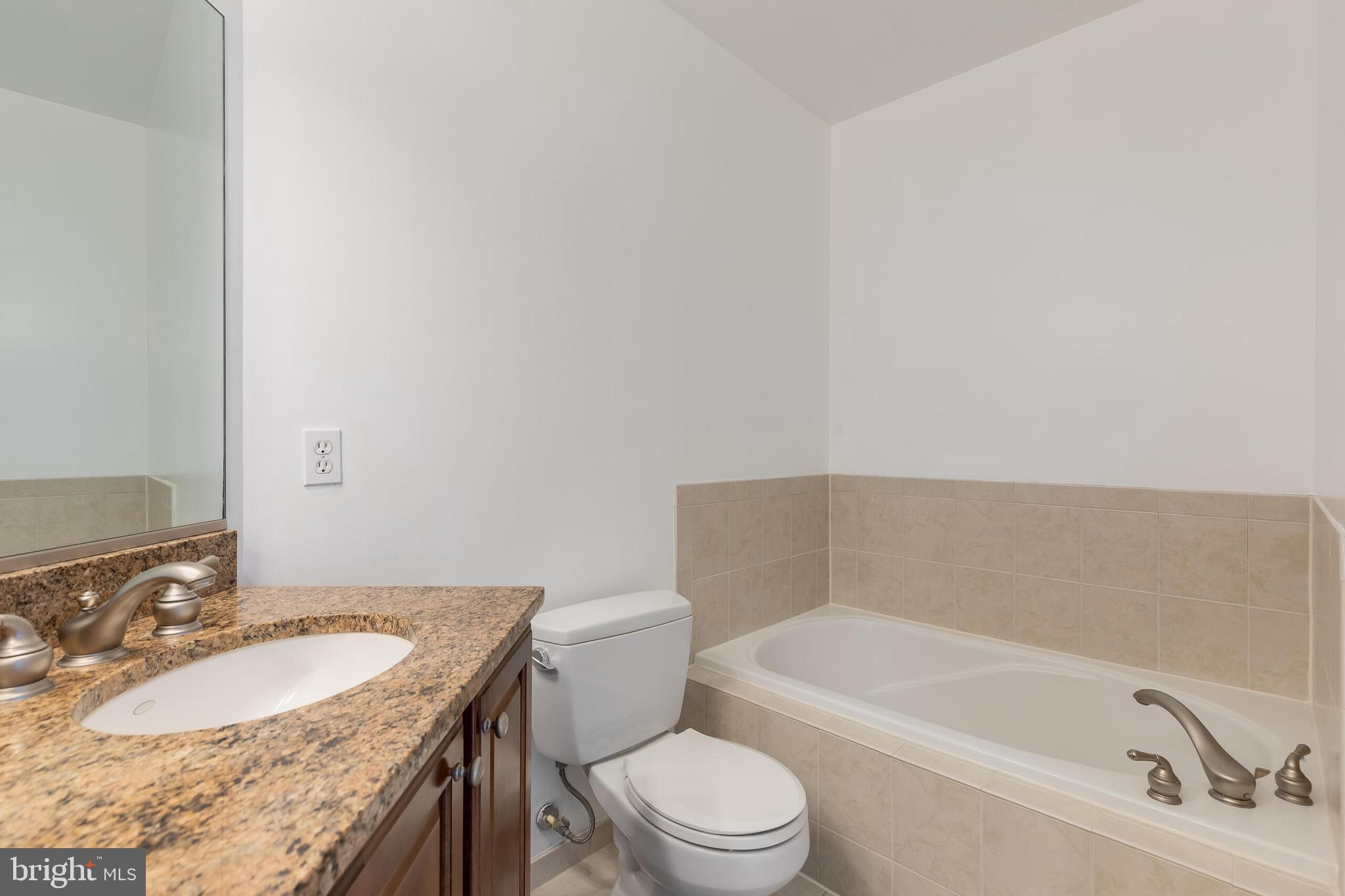 1423 North Rhodes Street, Unit 201 Arlington, VA 22209 - Photo 20 of 30