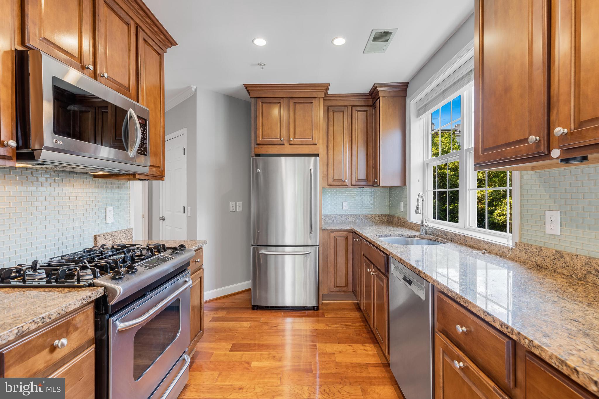 1423 North Rhodes Street, Unit 201 Arlington, VA 22209 - Photo 8 of 30 Kitchen