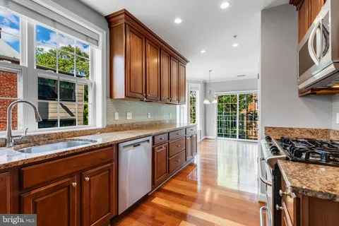 $815,000 | 1423 North Rhodes Street, Unit 201, Arlington, VA 22209