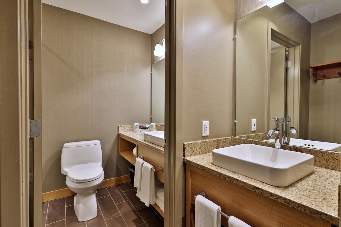 228 East Mountain Road, Unit 225/227 I Killington, VT 05751 - Photo 17 of 40 Gallery Image 17