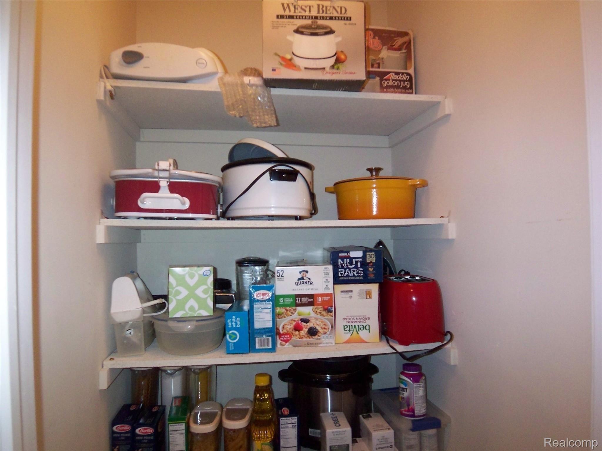 33492 Utica Road, Unit 4 Fraser, MI 48026 - Photo 10 of 24 100_1101.JPG