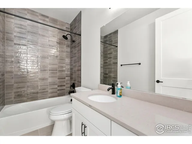 a view of a workspace with furniture