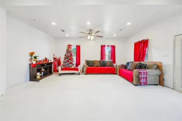 $285,000 | 21896 County Road 4072, Kemp, TX 75143