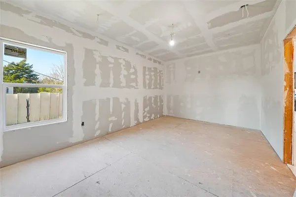 $285,000 | 21896 County Road 4072, Kemp, TX 75143