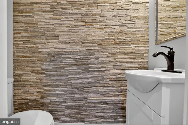 a bathroom with a toilet