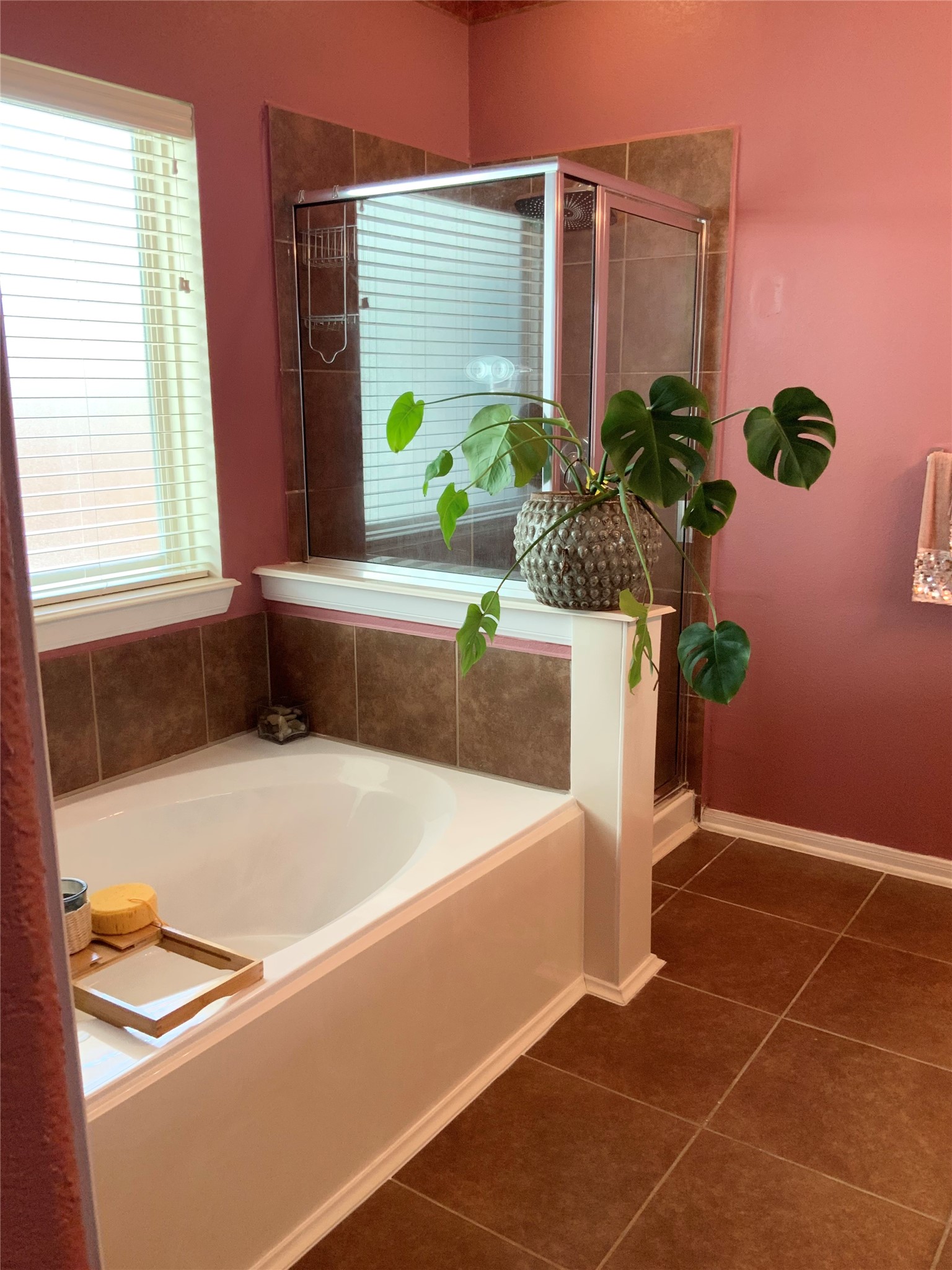 5446 Peppermint Lane Baytown, TX 77521 - Photo 24 of 49 Primary bathroom / separate garden tub