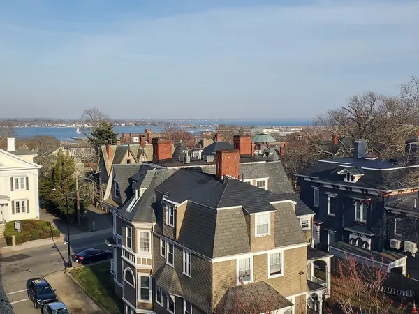 $2,000 | 415 County Street, Unit 512, New Bedford, MA 02740