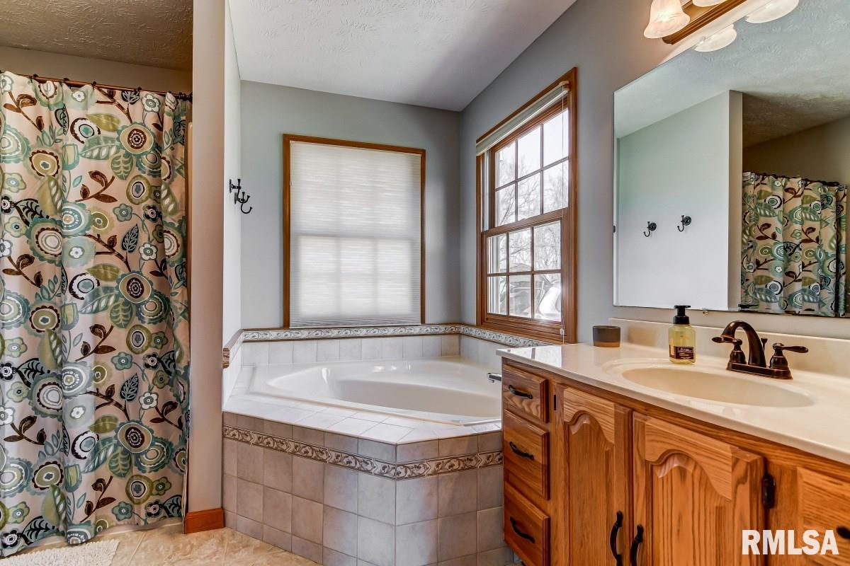 6469 Country Green Rochester, IL 62563 - Photo 21 of 50
