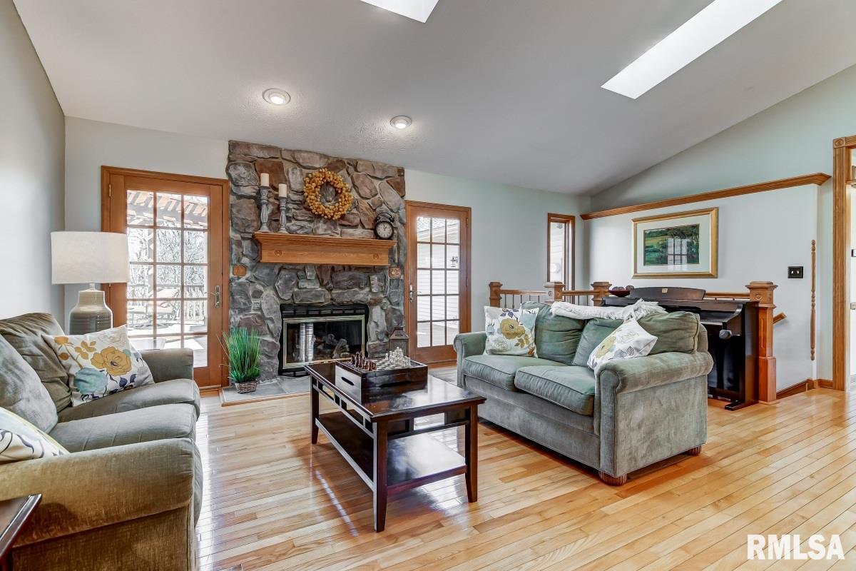 6469 Country Green Rochester, IL 62563 - Photo 4 of 50