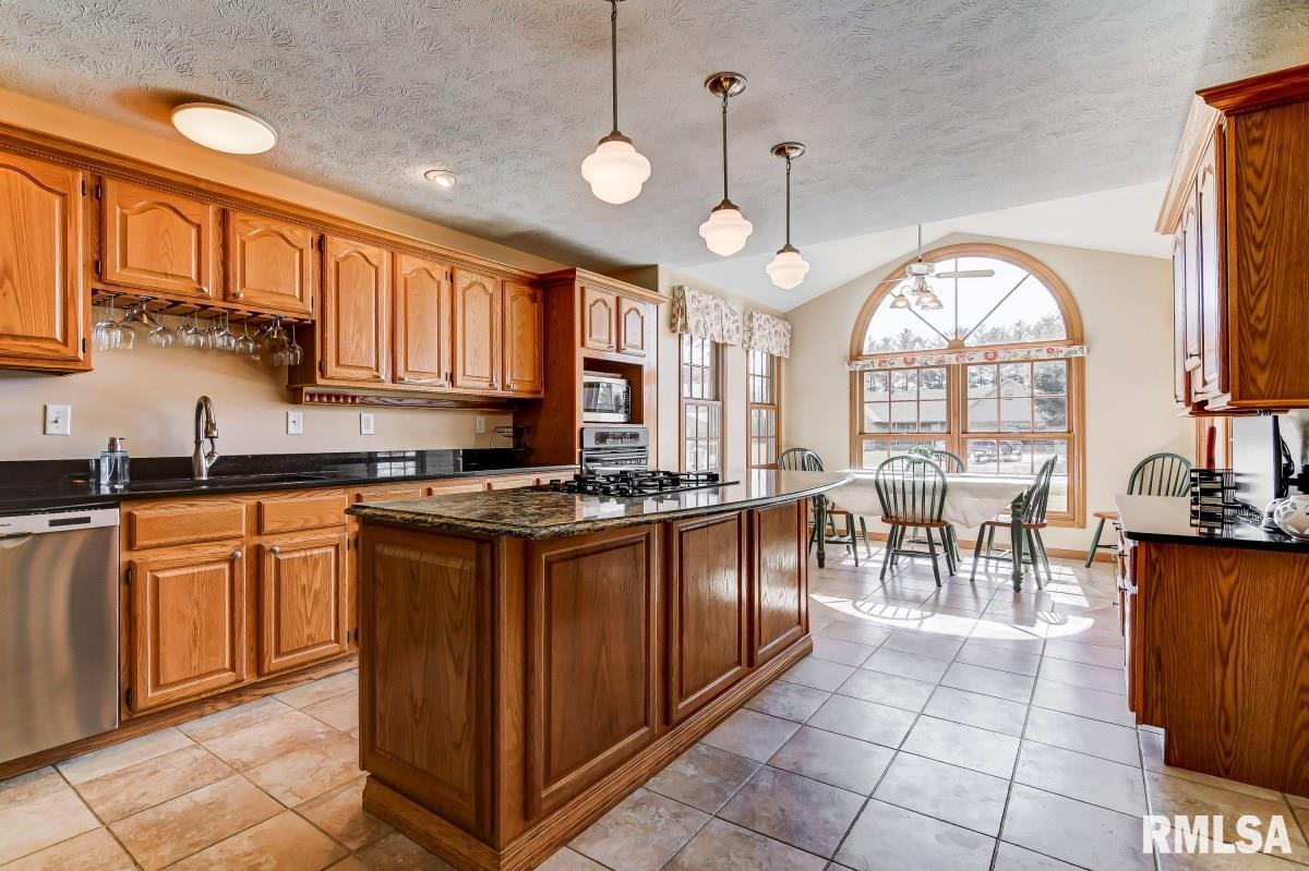 6469 Country Green Rochester, IL 62563 - Photo 9 of 50