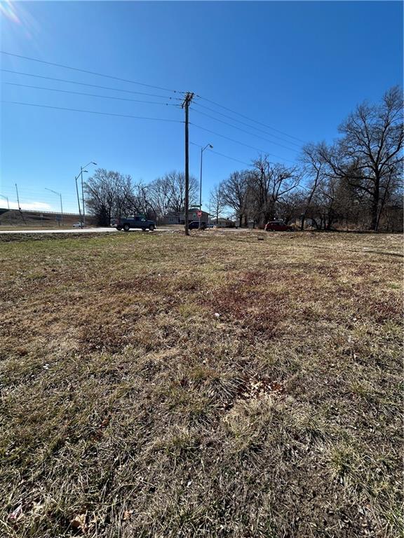 10211 Blue Ridge Boulevard Kansas City, MO 64134 - Photo 3 of 5