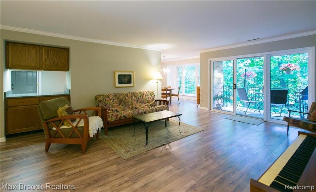 1655 Huntington Park Rochester Hills, MI 48309 - Photo 3 of 40