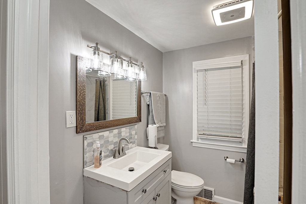 161 Fernbank Road Springfield, MA 01129 - Photo 7 of 23