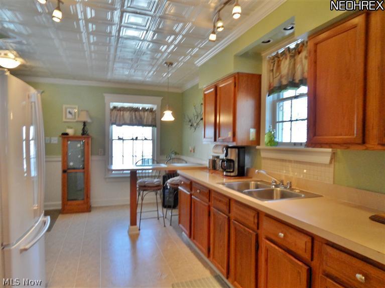 6454 South Canterbury Road Parma, OH 44129 - Photo 10 of 25