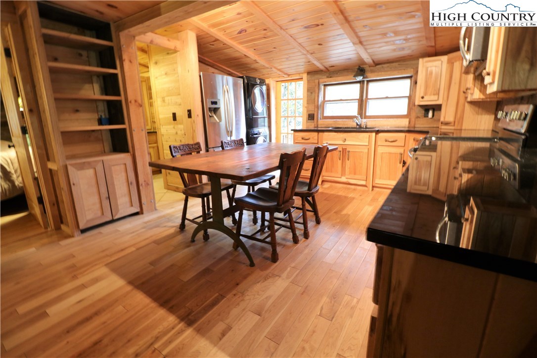 310 Bear Wallow Road Lansing, NC 28643 - Photo 4 of 37