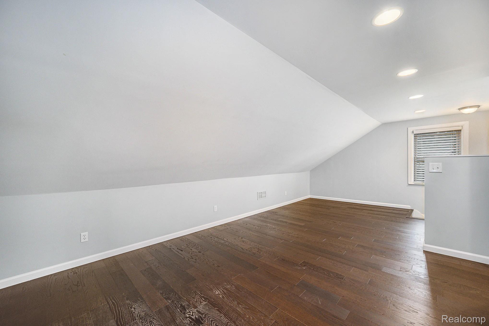 983 Harvard Road Berkley, MI 48072 - Photo 29 of 42 983-Harvard-Road_52.jpg